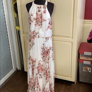 Beautiful pleated floral maxi sz 14